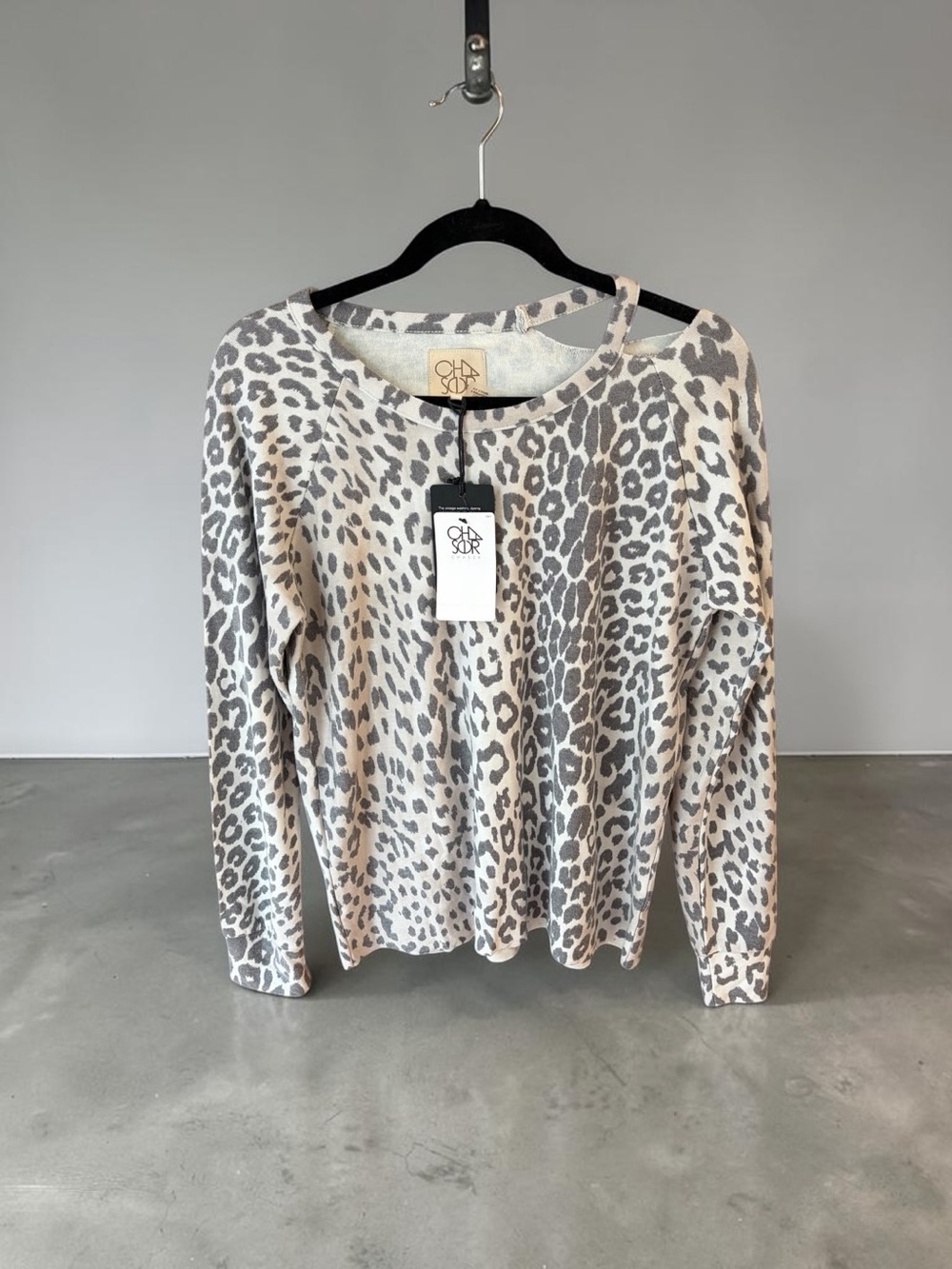 Cheetah Print Lightweight Sweater Top - Beige/Gray Chaser